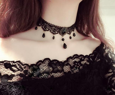 Tear Drop Lace Choker