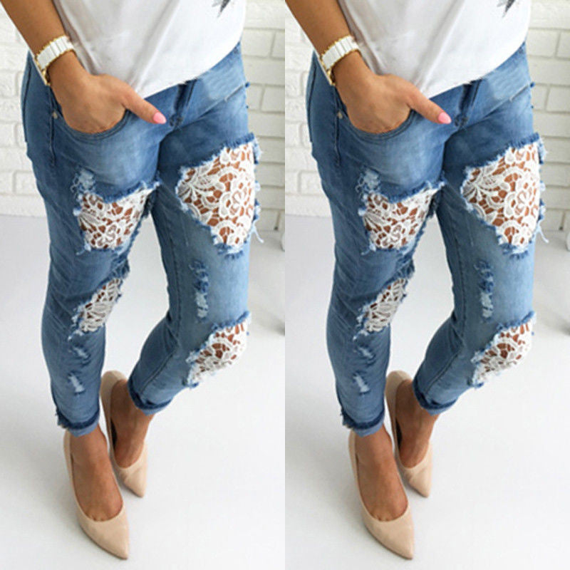 FLORAL DISTRESSED JEANS