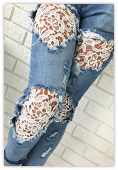 FLORAL DISTRESSED JEANS