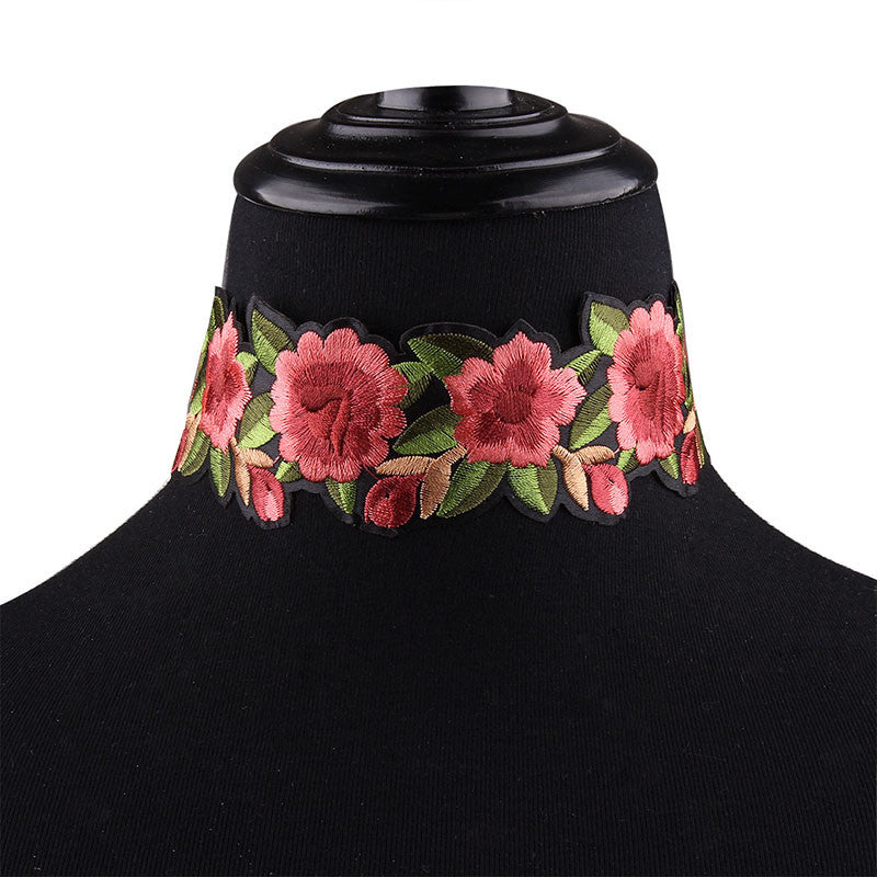 FLORAL EMBROIDERED FASHION CHOKER